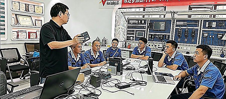 PLC与工业自动化实训现场