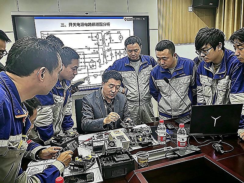 汉江集团丹江口电化公司变频器企业内训现场